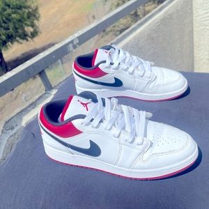 Nike Air Jordan 1 Low GS White Gym Red Size 6Y 6 Y Womens 7.5 or 8 553560-118